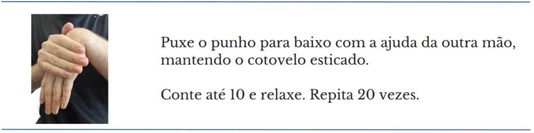 Mãos puxando o punho para baixo, exercício de alongamento para lesão de nervo periférico