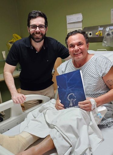 Doutor Thomas é especialista que atua na área de reconstrução de nervos e já operou pacientes do mundo todo. Médico que atua na área de nervos periféricos e síndrome do pé caído.