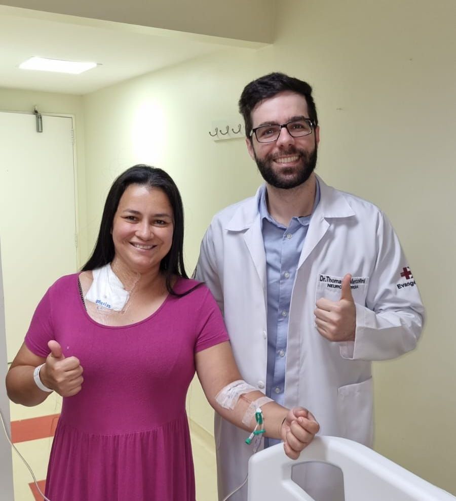 médico dedicado a tratar lesão dos nervos. médico dedicado a tratar neuromas de dor.