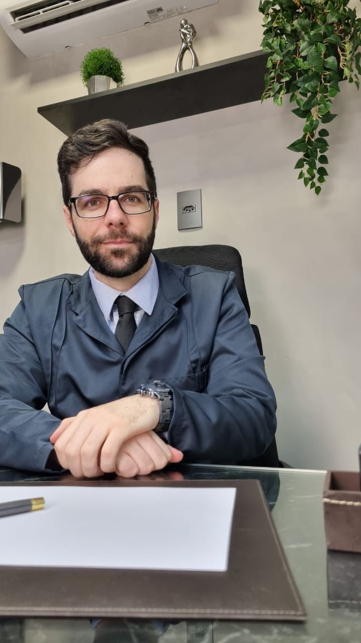 Médico especialista em Nervos Periféricos no Brasil com amor à profissão e carinho pelos pacientes.