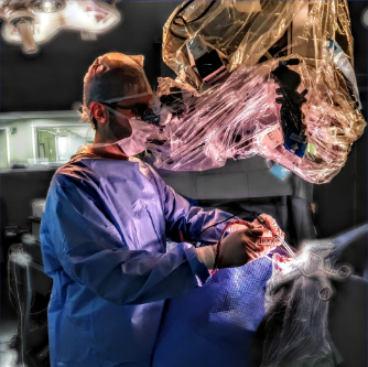 Médico especialista em cirurgia de tumor da bainha do nervo.