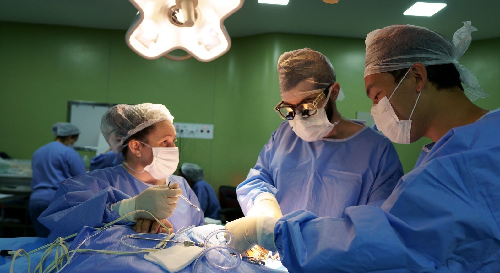 Tratamento da lesão do nervo ulnar.