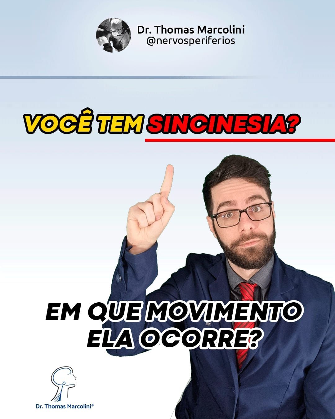 Homem com dedo levantado questionando se você tem sincinesia após paralisia facial