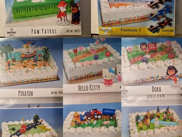 Diverse kleurrijke cartoonfiguren als taarttoppers, gerangschikt in een raster, waaronder Pan Patrol en Formule 1.