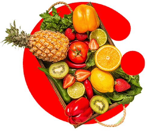 Una caja de madera llena de frutas y verduras sobre un fondo rojo.