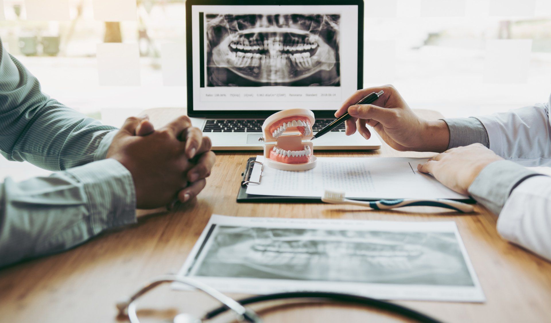 Talking To The Patient About Medication And Surgery Treatment - Wangara, NSW - Chromex Dental Talking To The Patient About Medication And Surgery Treatment - Wangara, NSW - Chromex Dental