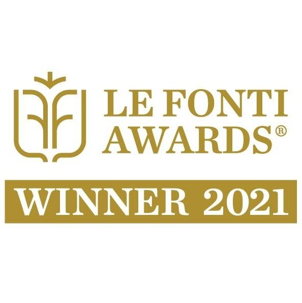Logo del vincitore del premio oro Le Fonti Awards 2021 su sfondo bianco