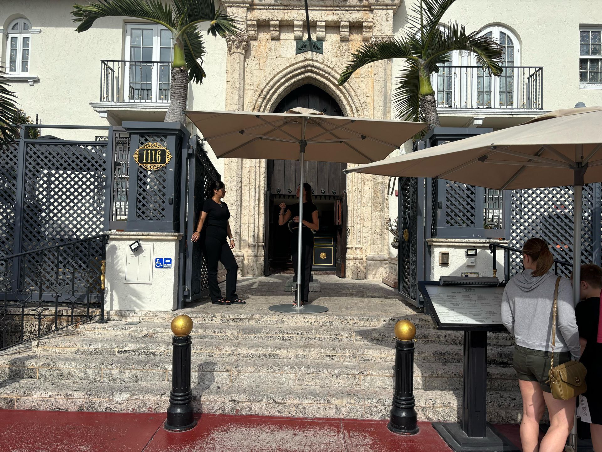 iconic-versace-mansion-stop-on-miami-tour-bus.jpg
