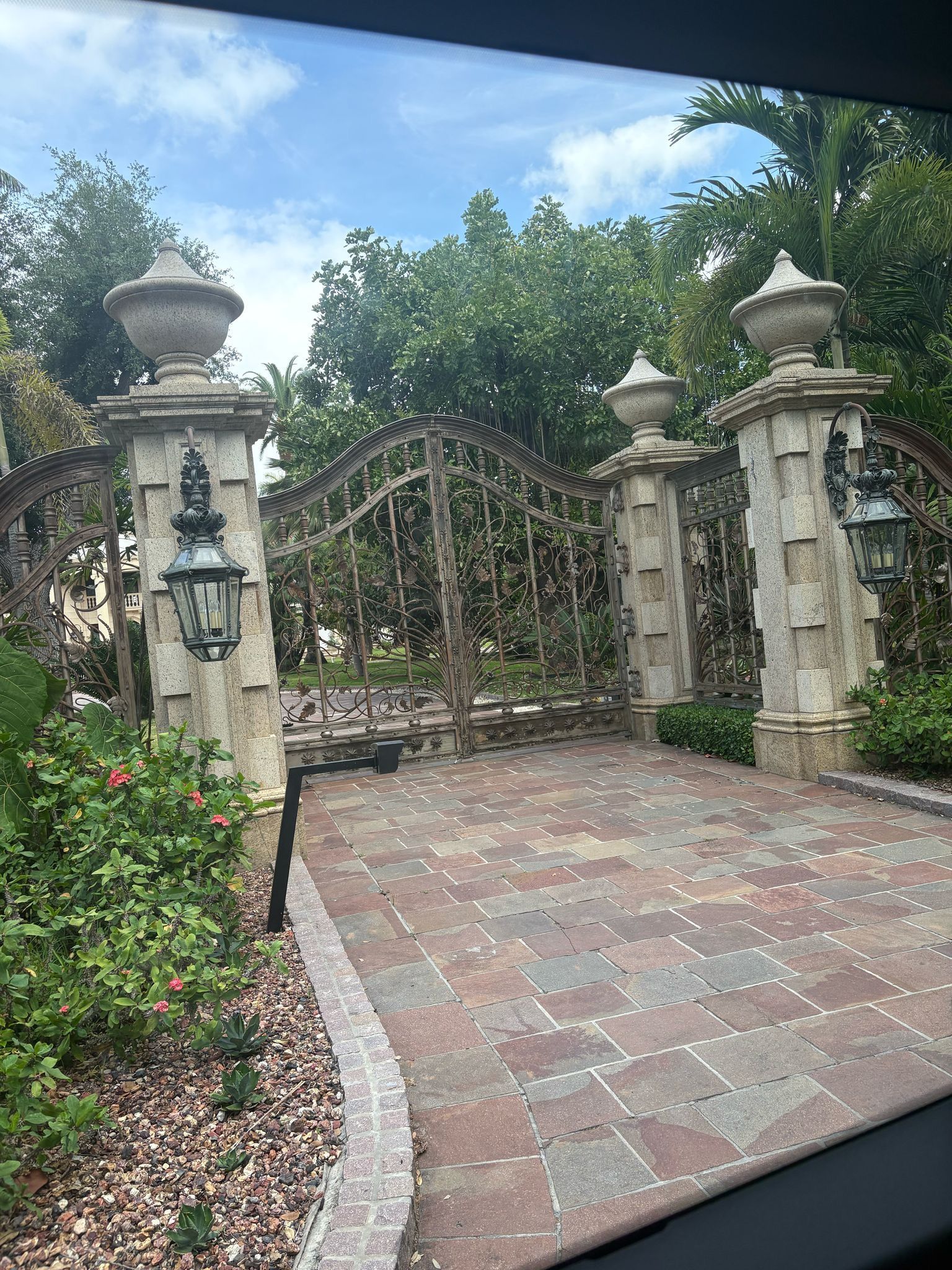 Elegant gated entrance of a celebrity estate on Star Island, Miami, during the Miami Star Island Bus Tours
