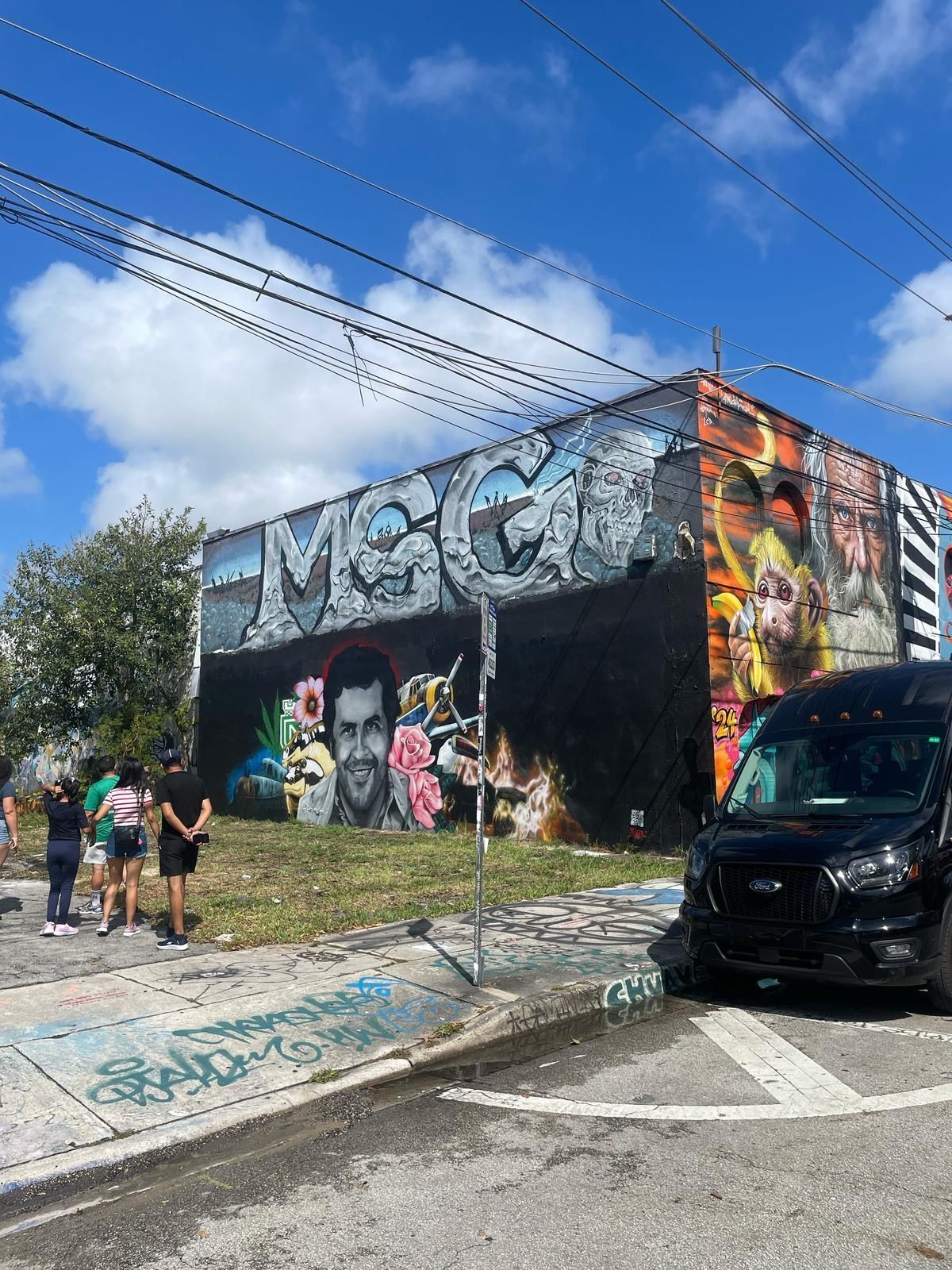 Miami Wynwood Walls Photo with passengers on the side taking photos of the murals in Wynwood. 