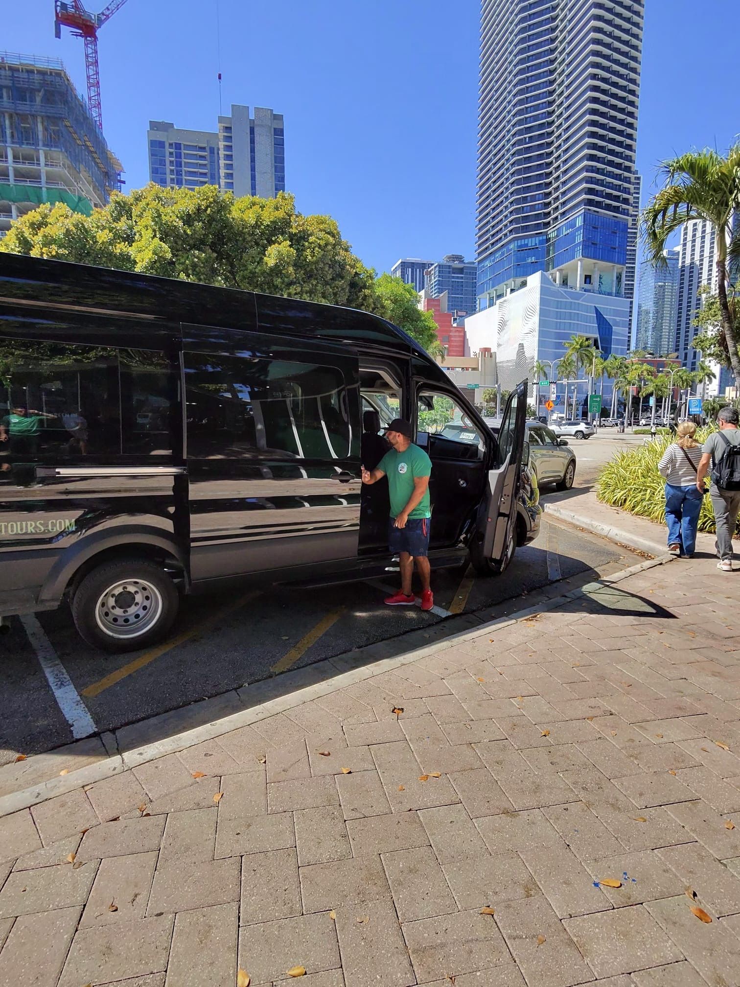 Closed Miami Bus tour picking up guest in Bayside Marketplace 
