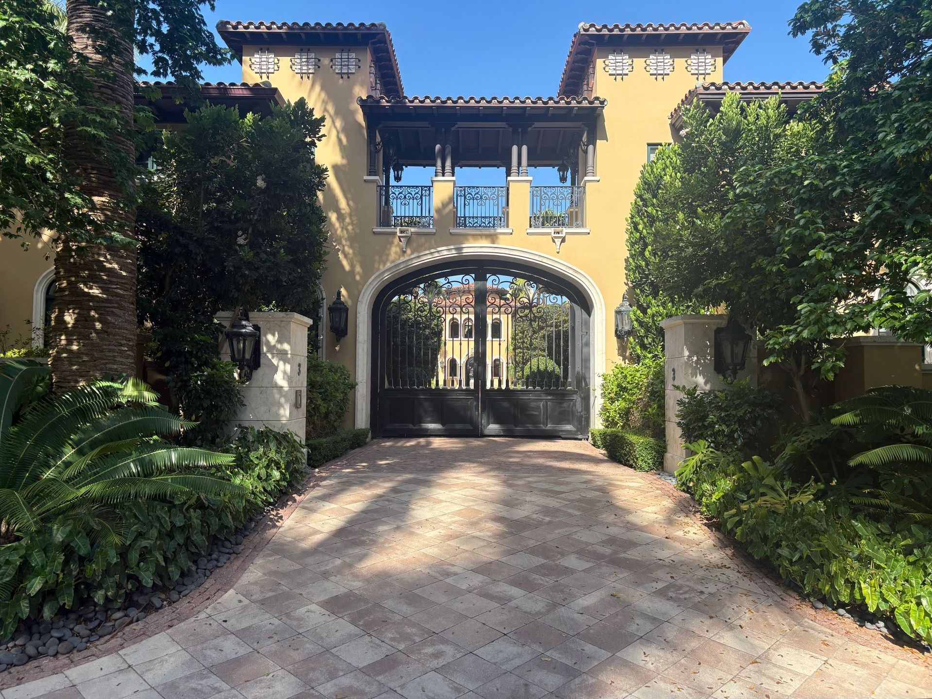 Front Gates of the P.Diddy Mansion in Star Island on the Miami Tour Bus