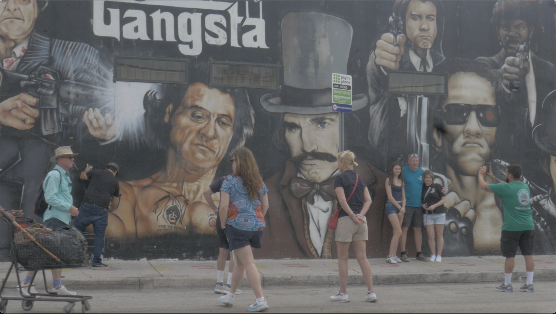 Miami hop on hop off bus tours stopping at Wynwood Walls