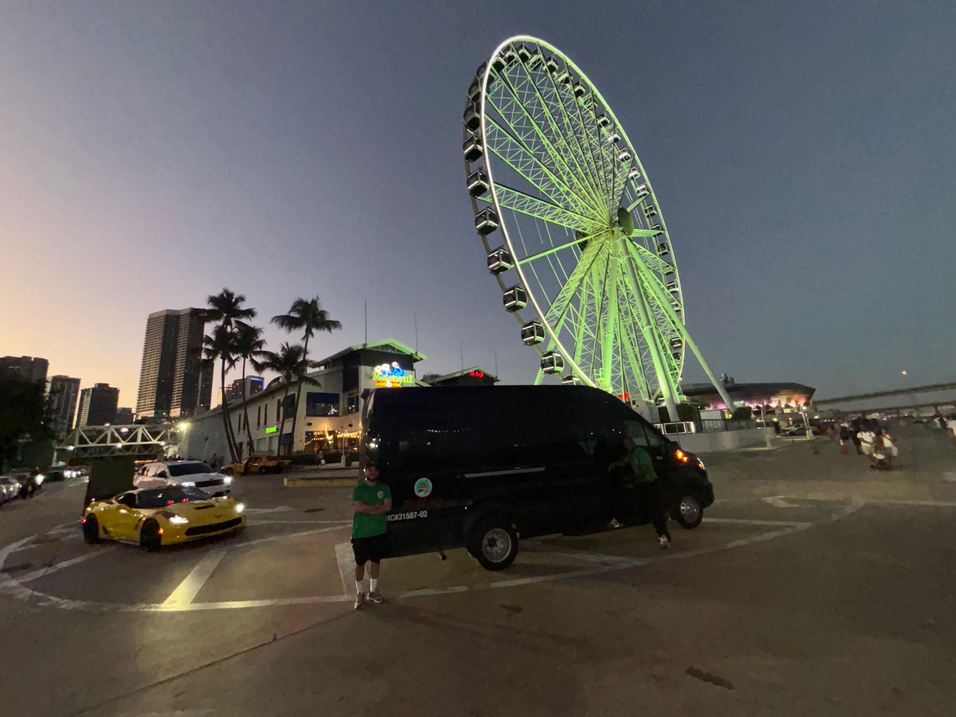 Sunset City Bus tour in Bayside Marketplace