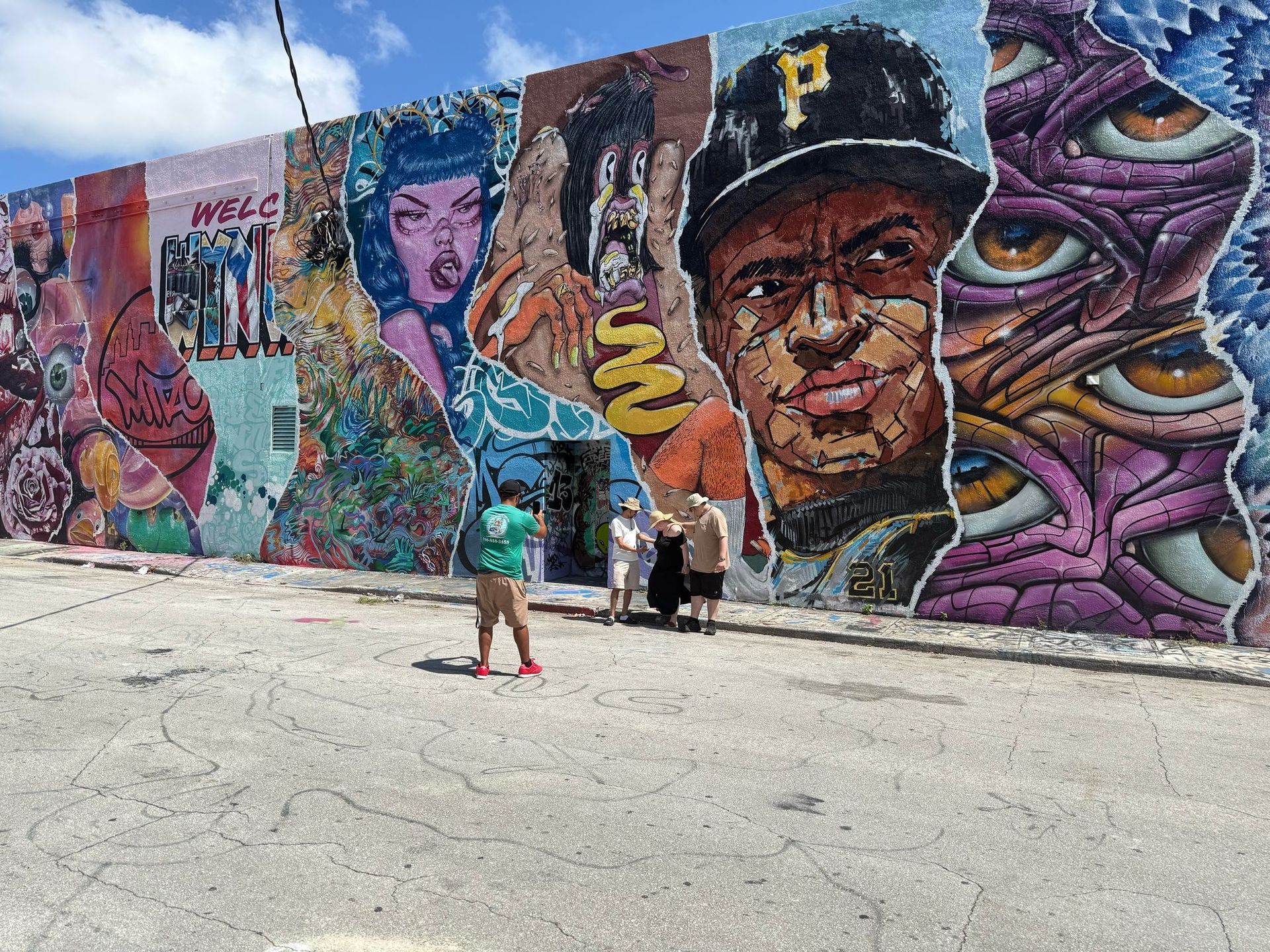 Wynwood Walls walking Tour, one of the top locations of the Miami Tour Bus map