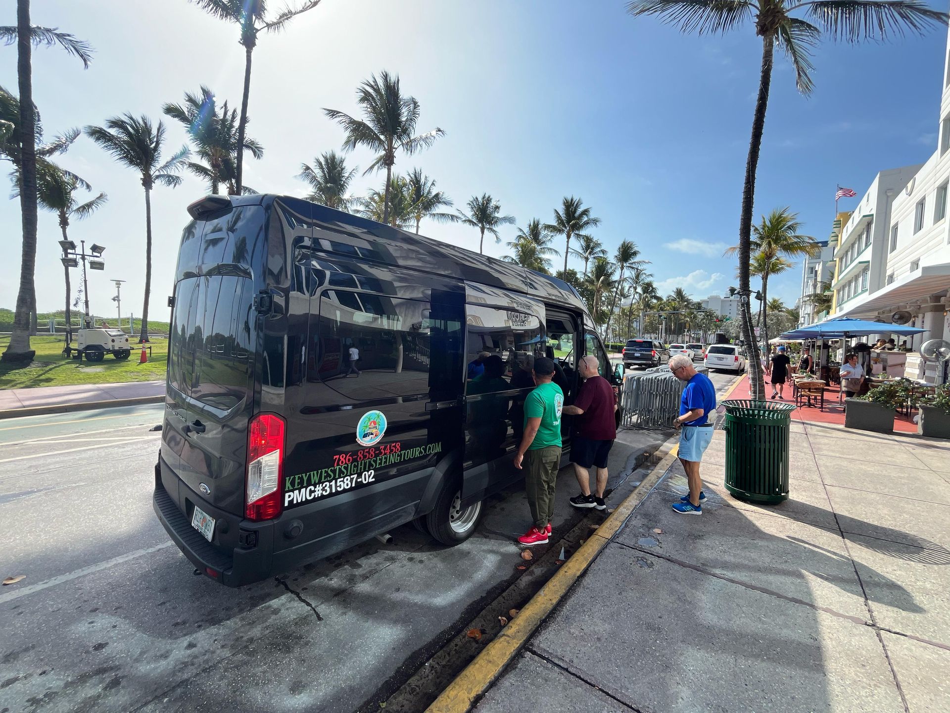 Miami Vip Sightseeing Bus in Ocean Drive