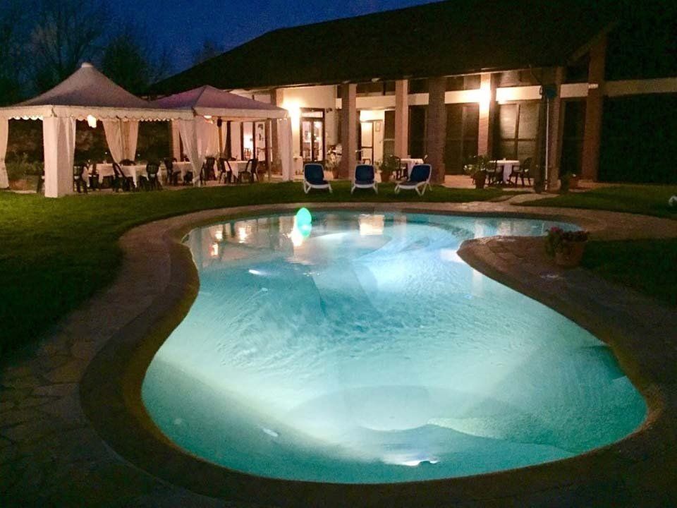 albergo con piscina