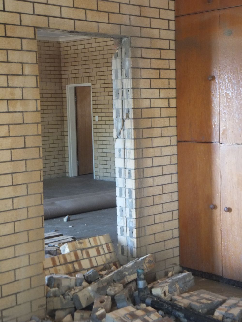 Door way cut with Hydraulic Ring Saw