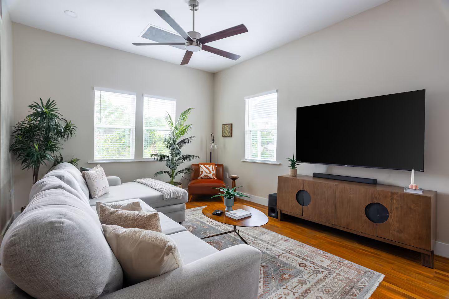 Comfortable living room in a furnished Morada Group home