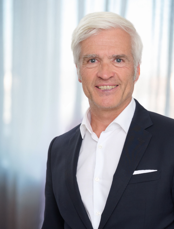 Dr. Falk-Christian Heck, Facharzt für Allgemeinchirurgie, Unfallchirurgie und Orthopädie, Gründer der LipoClinic Dr. Heck