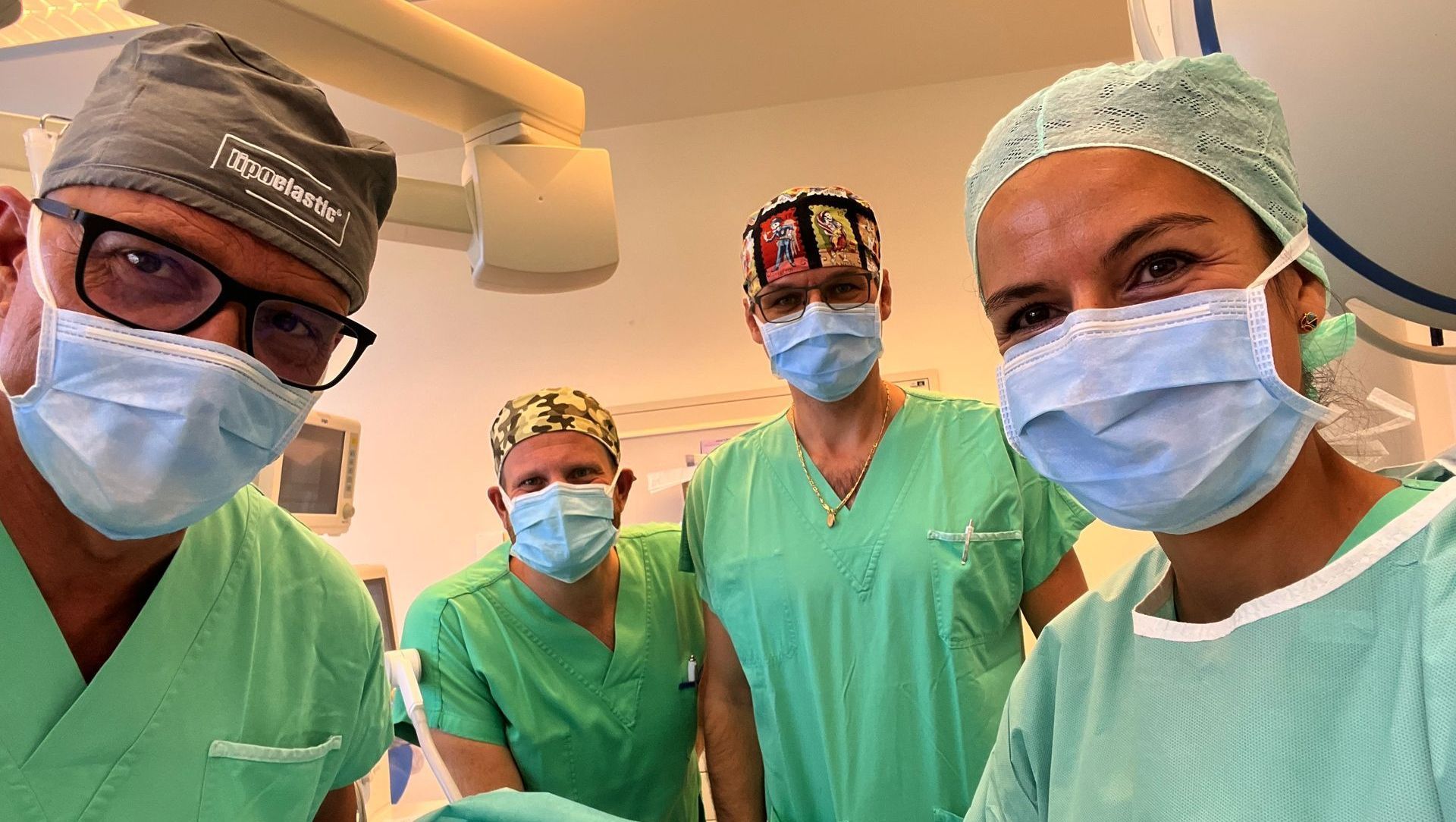 Das Team von LipoZentrum Dr. Heck in Salzburg im OP-Saal