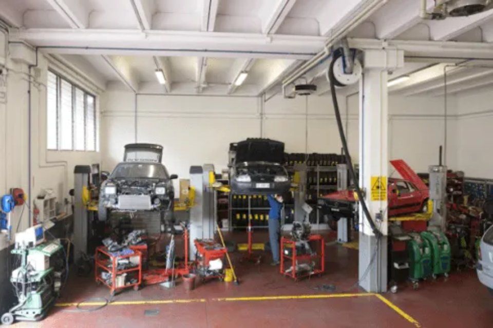 auto in officina a Reggio Emilia