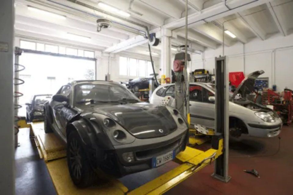 auto in officina a Reggio Emilia