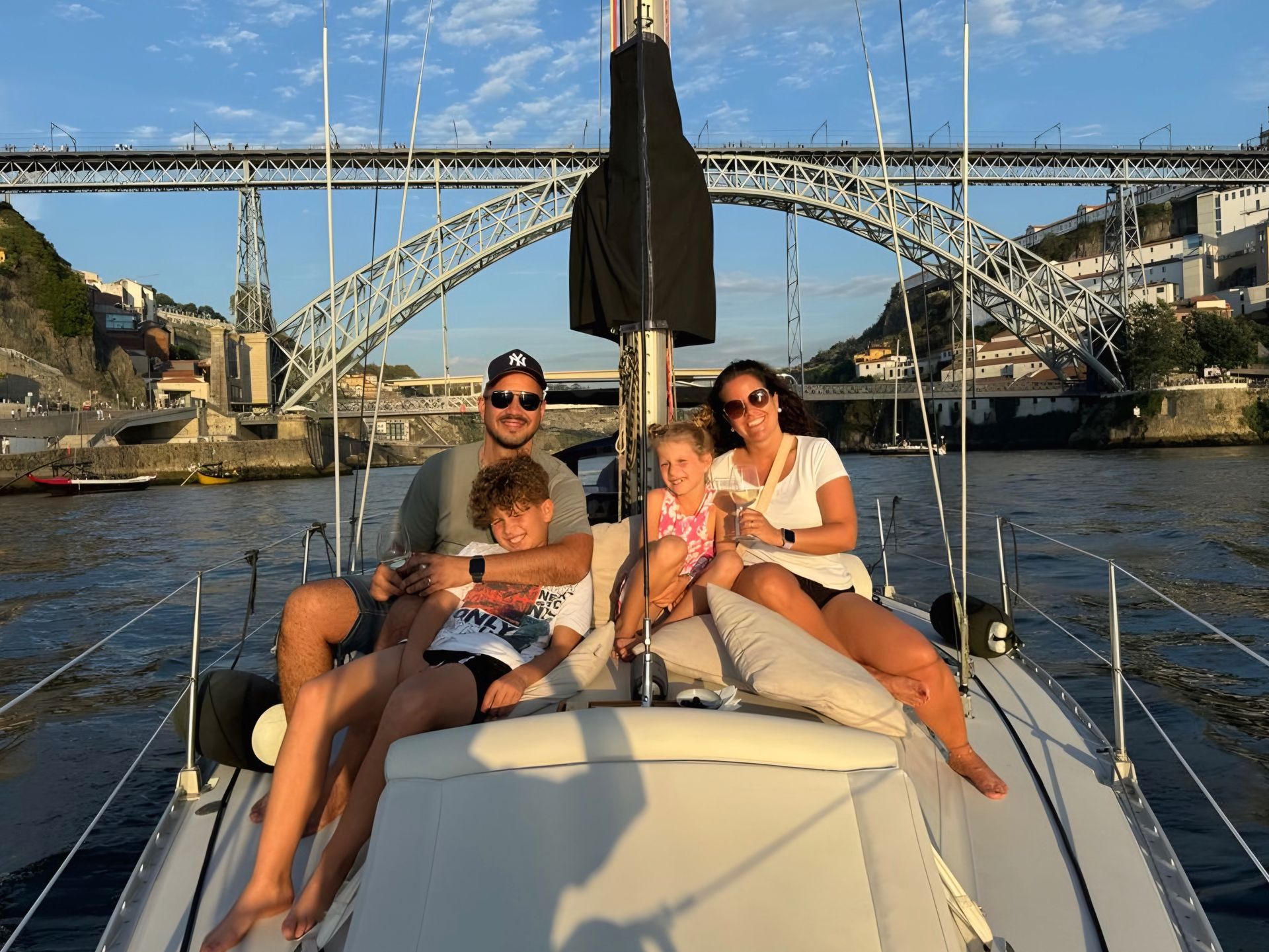 melhor cruzeiro pôr do sol Porto, passeio veleiro Douro, sunset Douro veleiro, cruzeiros privados Porto
