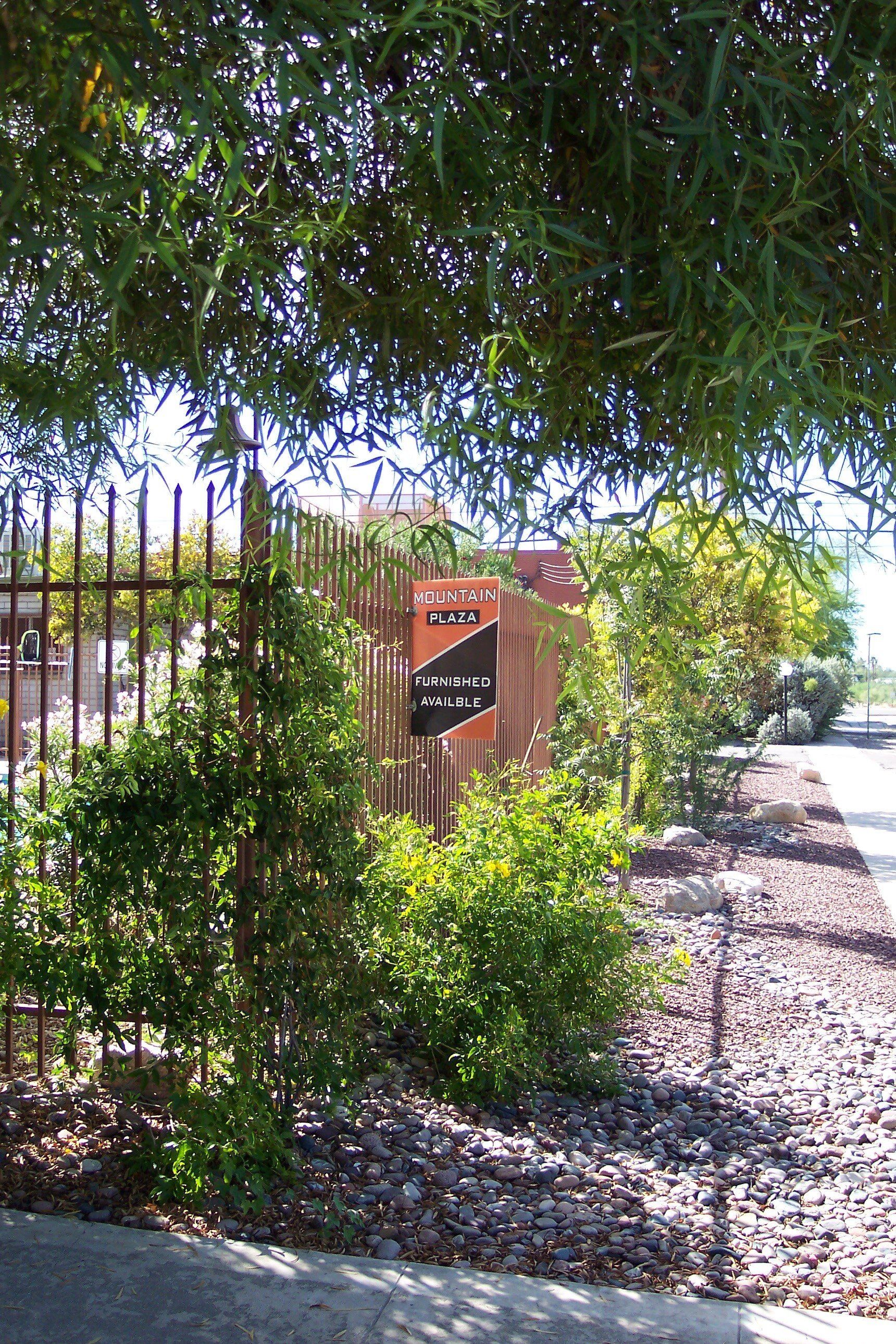 Mountain Plaza Exterior Photo