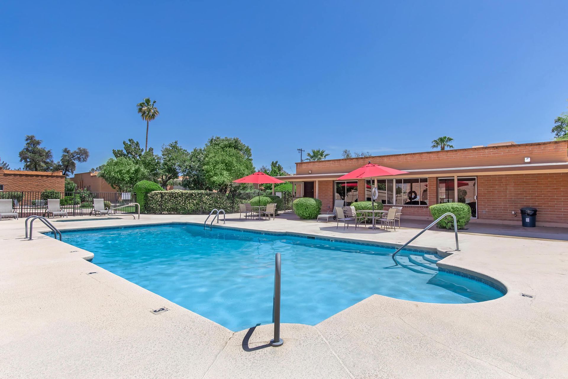 Camino De La Sierra Apartments