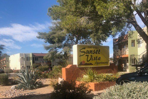 Sunset Vista Exterior Photo of Sign