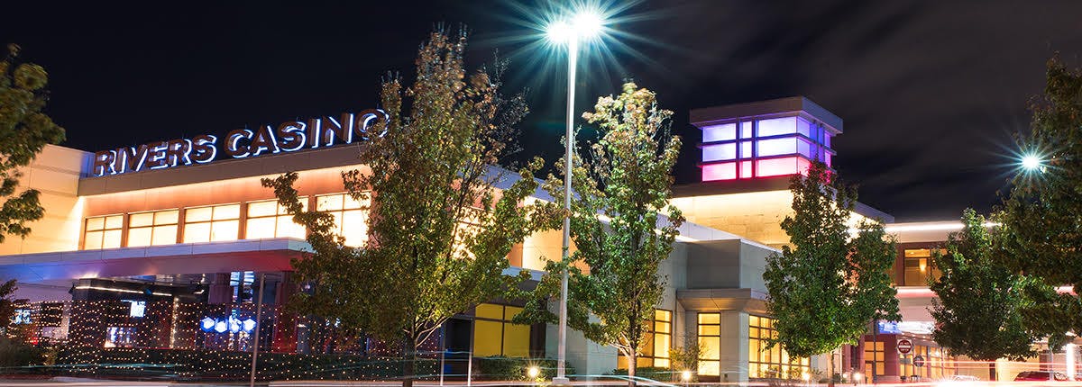 A large building with the word casino on it is lit up at night.
