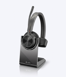Auriculares inalámbricos supraaurales negros con soporte de carga y micrófono incorporado.