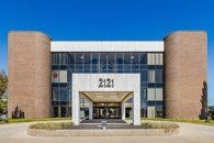 A large building with a lot of windows and a large entrance.