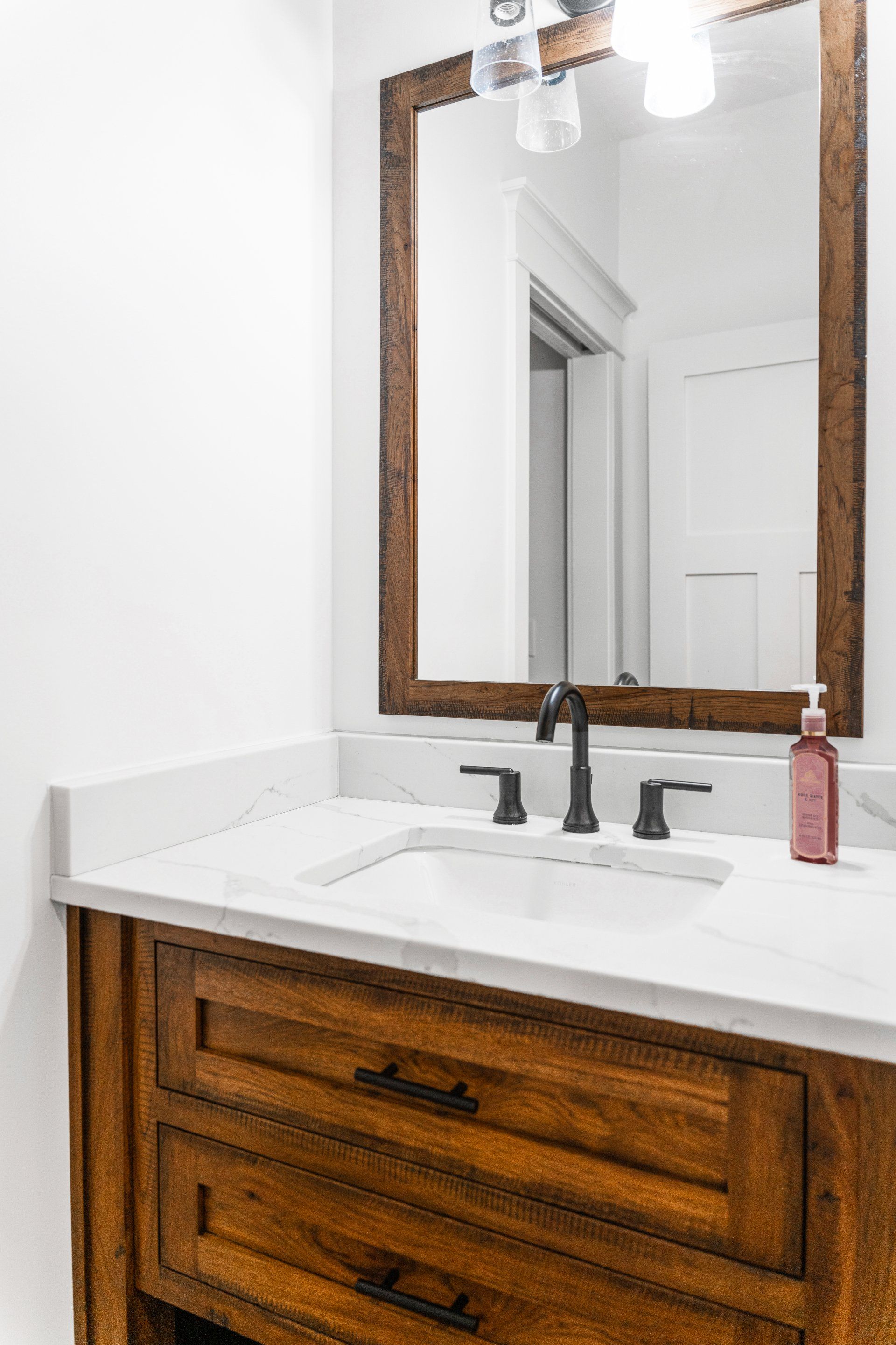 Lighting and mirror features, Ohio