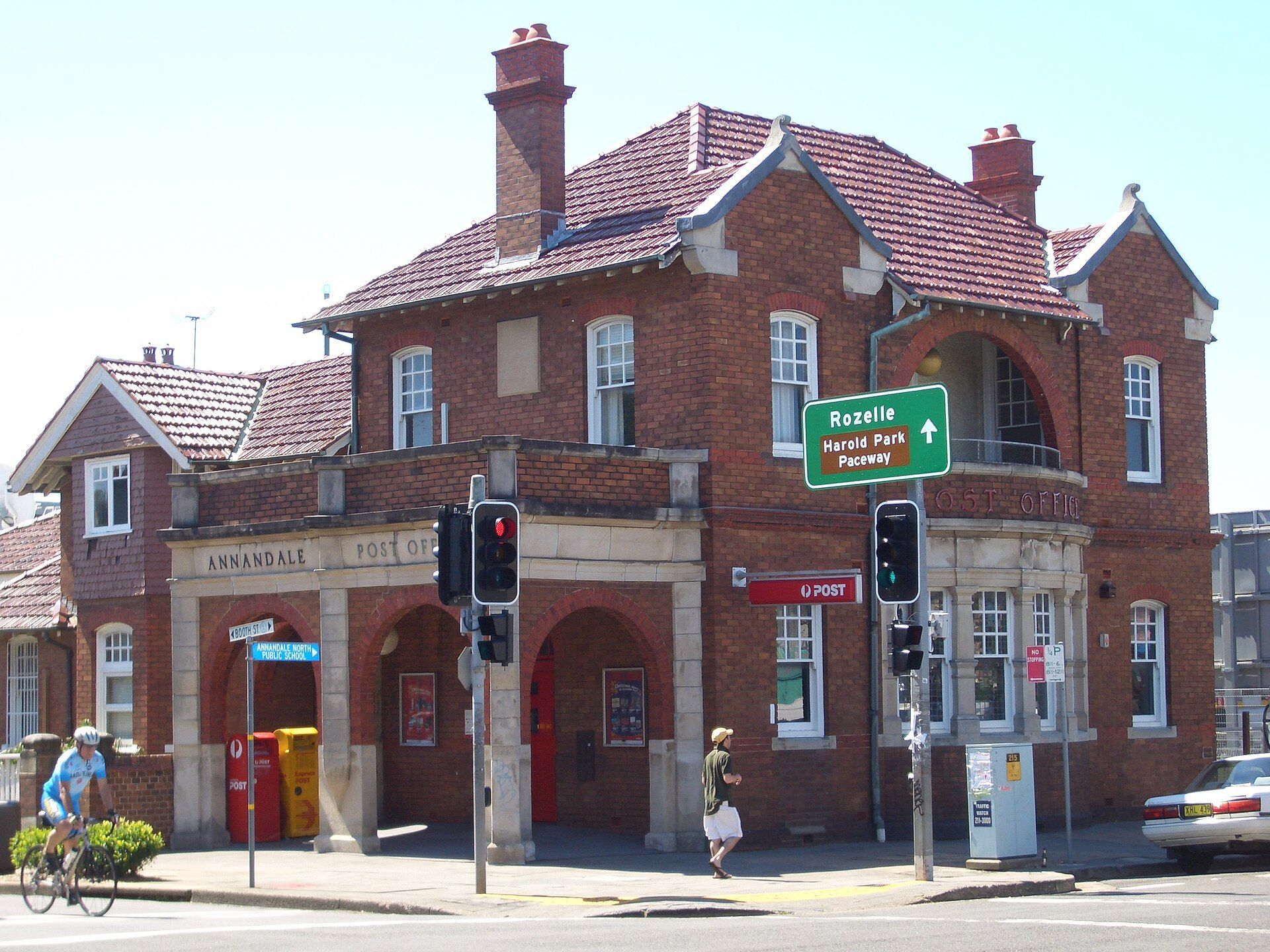 Intersection of King Street and Enmore Road in Newtown, highlighting the Inner West community served by Tutorio Tutoring senior Biology and Chemistry HSC tutoring.