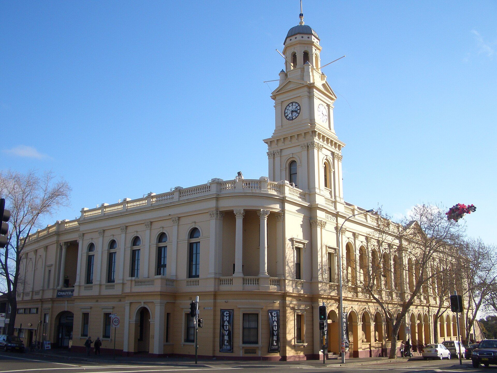Intersection of King Street and Enmore Road in Newtown, highlighting the Inner West community served by Tutorio Tutoring senior Biology and Chemistry HSC tutoring.