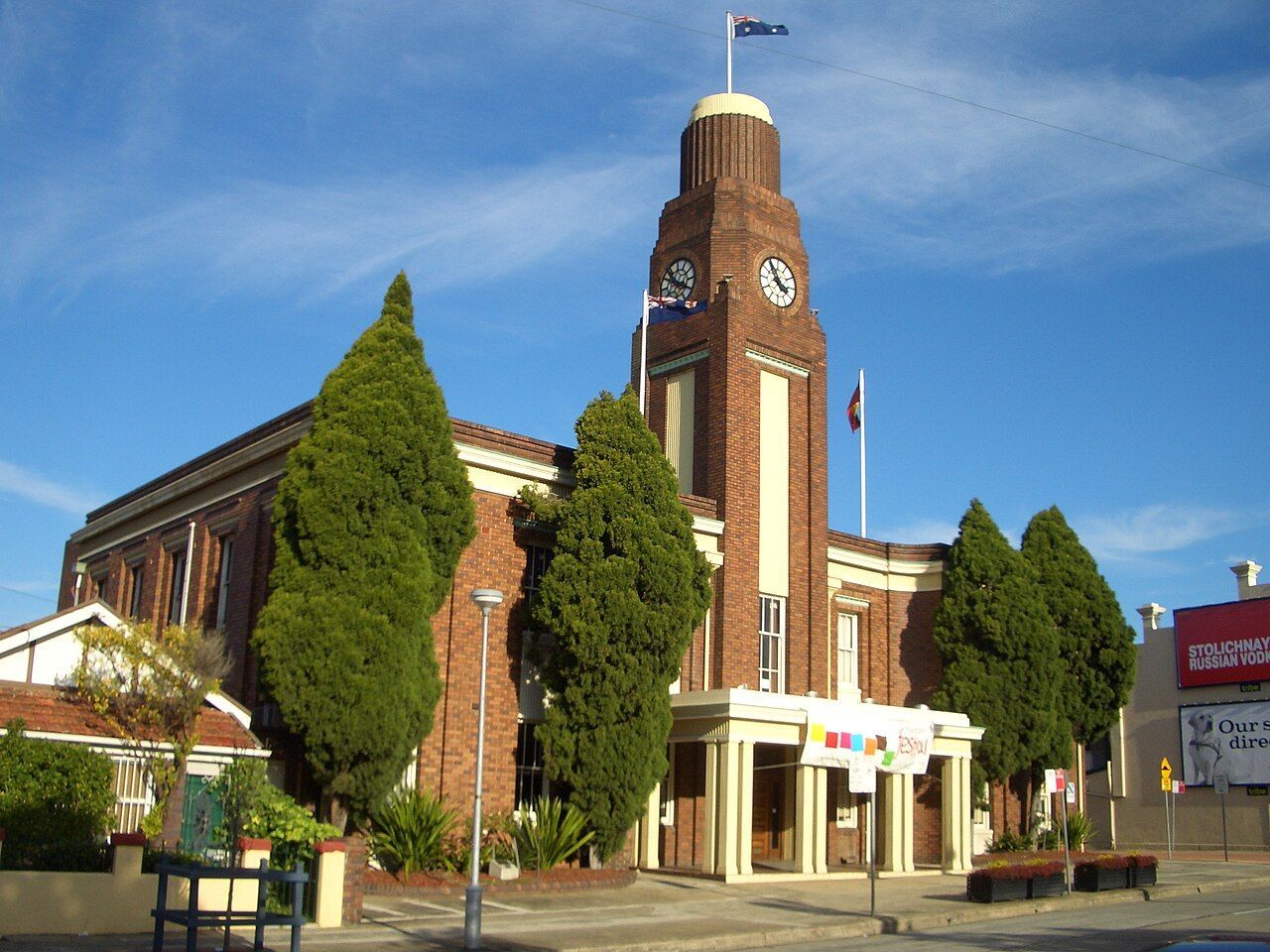 Intersection of King Street and Enmore Road in Newtown, highlighting the Inner West community served by Tutorio Tutoring senior Biology and Chemistry HSC tutoring.