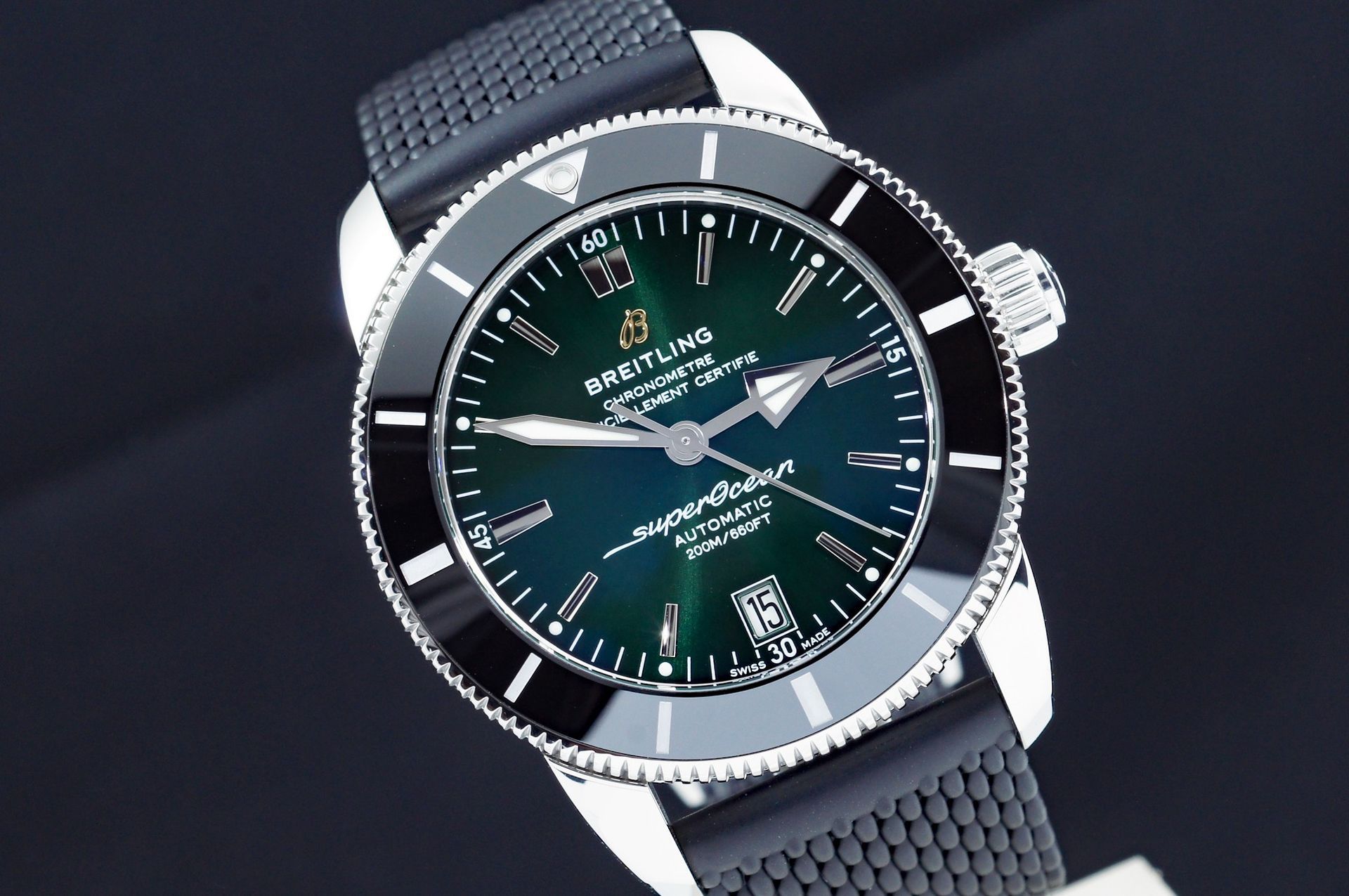 Foto horloge vooraanzicht van een Breitling Superocean Heritage B20 Automatic 42 AB2010121L1S1