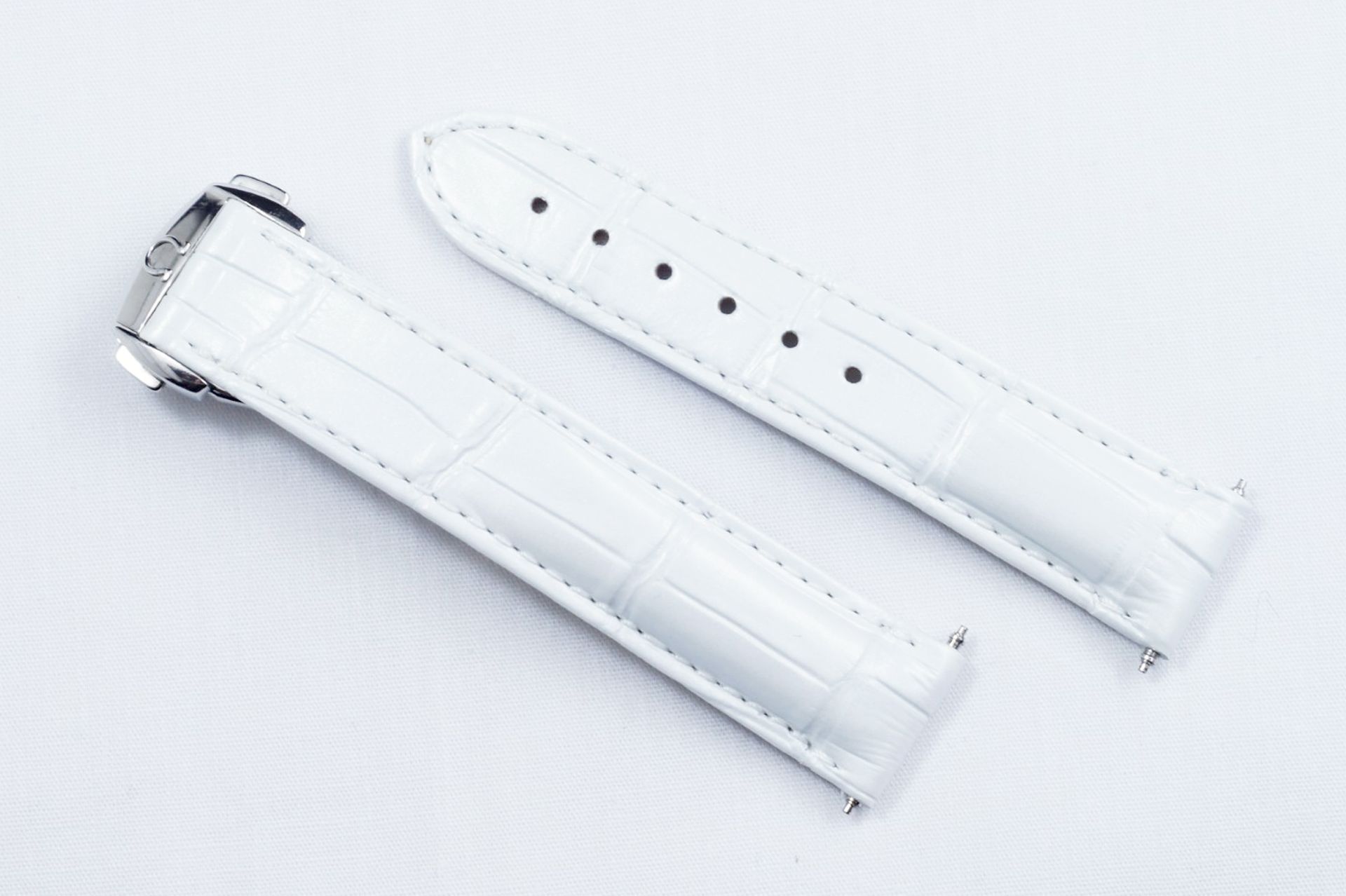 Foto horloge vooraanzicht op RobsWatchPlaza van een: Omega White Alligator band + vouwsluiting 98000202 / 9452.16.33