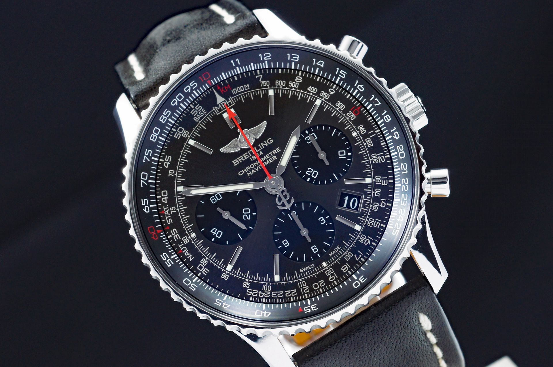 Foto horloge vooraanzicht van een Breitling Navitimer 01 Stratos Gray L.E.1000 AB012124/F569
