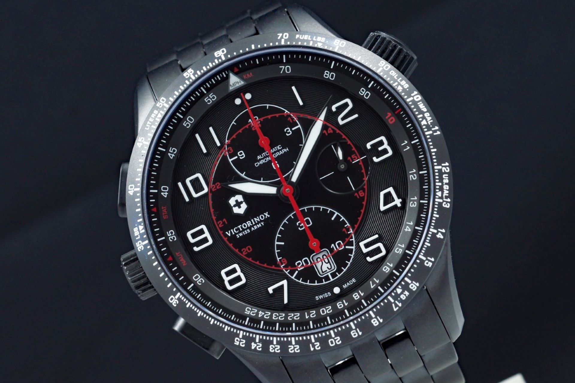 Foto horloge vooraanzicht van een Victorinox Swiss Army Airboss Mach 9 Black Edition 241742