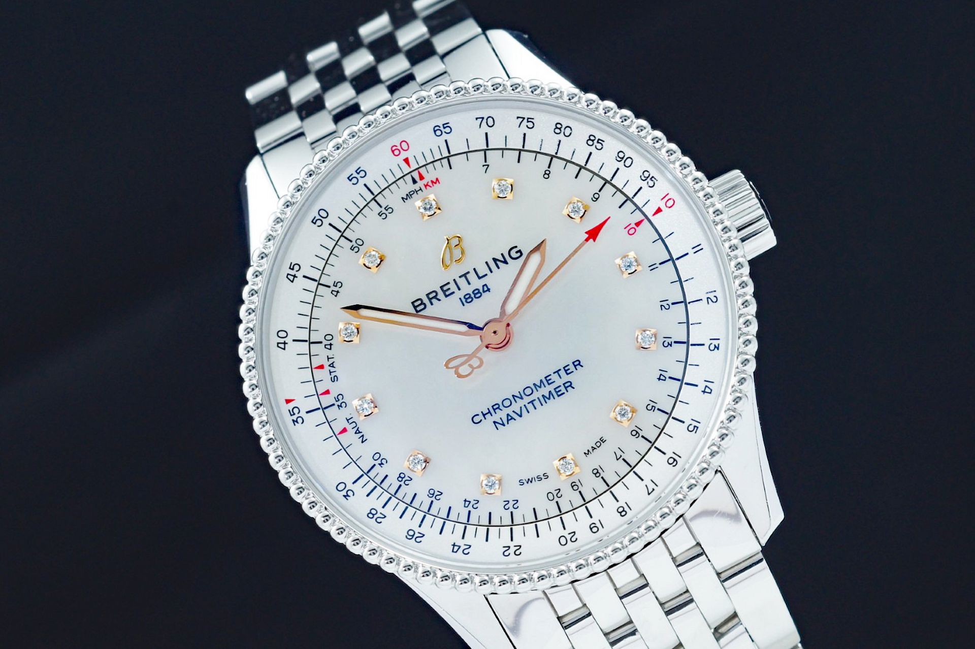 Foto horloge vooraanzicht van een Breitling Navitimer Automatic 35 M.O.P./Diamonds A17395211A1A1
