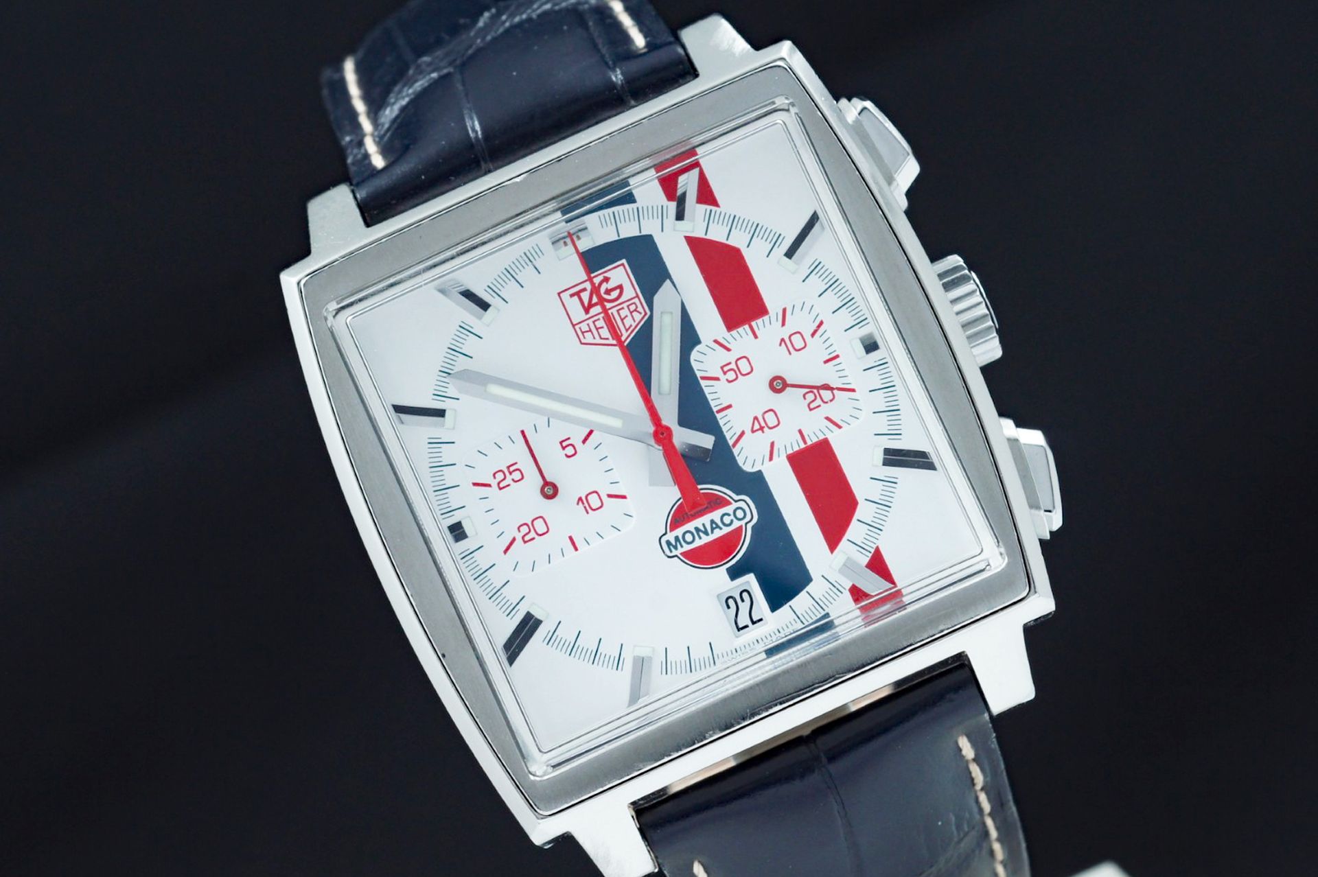 Foto horloge vooraanzicht van een TAG Heuer Monaco Gulf L.E. 4000  Steve McQueen CW2118.FC6207