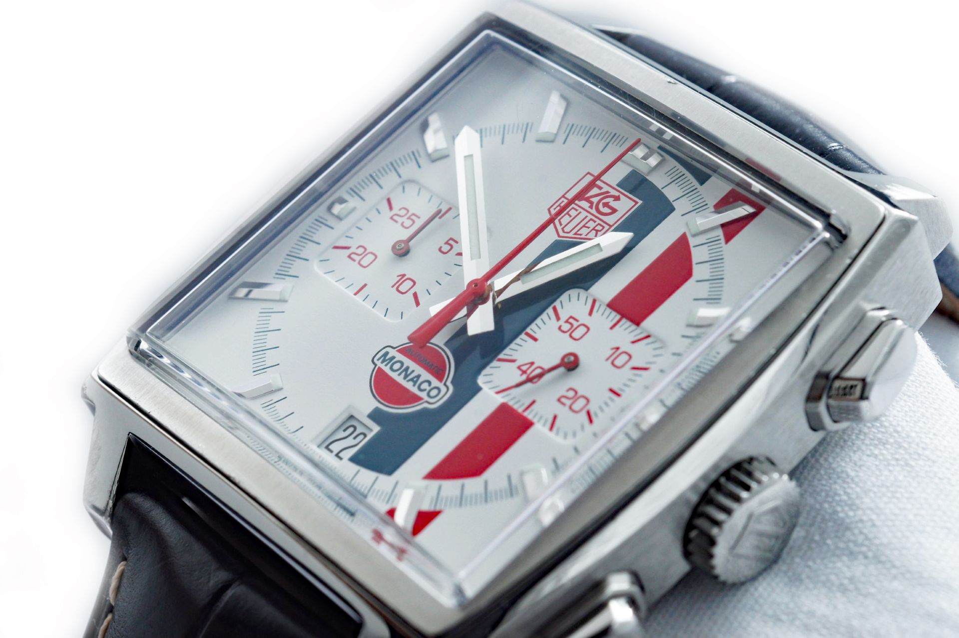 Foto horloge vooraanzicht van een TAG Heuer Monaco Gulf L.E. 4000 Steve McQueen CW2118.FC6207