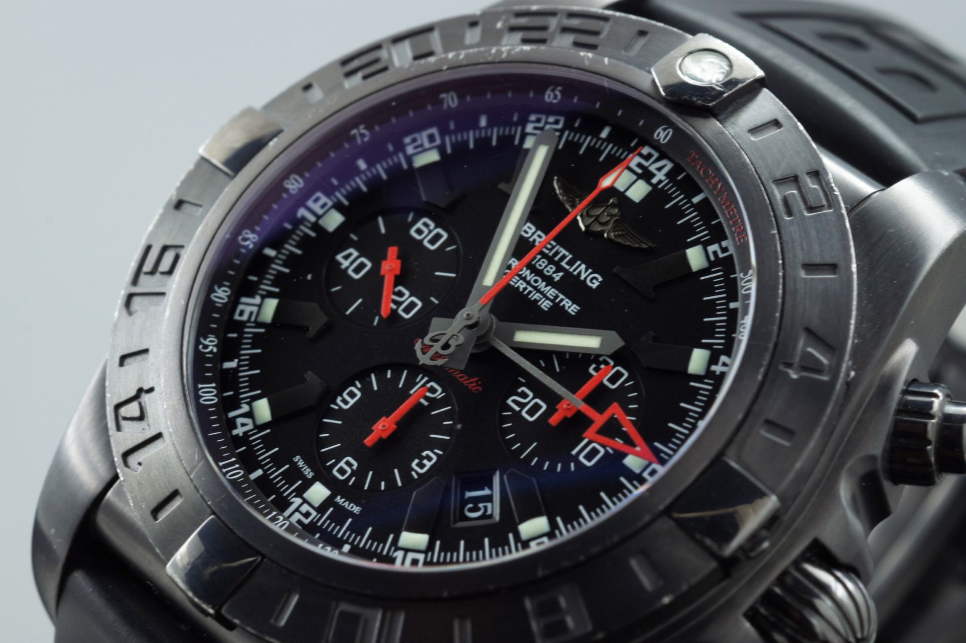 Foto horloge vooraanzicht op RobsWatchPlaza van een: Breitling Chronomat GMT Black Steel L.E. MB041310/BC78
