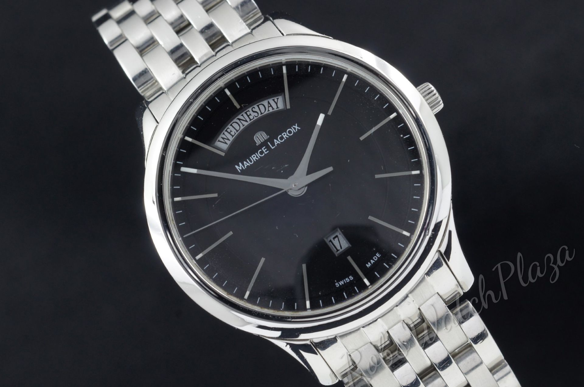 Foto horloge vooraanzicht van een Maurice Lacroix Les Classiques Day/Date quartz LC1007.SS002.330