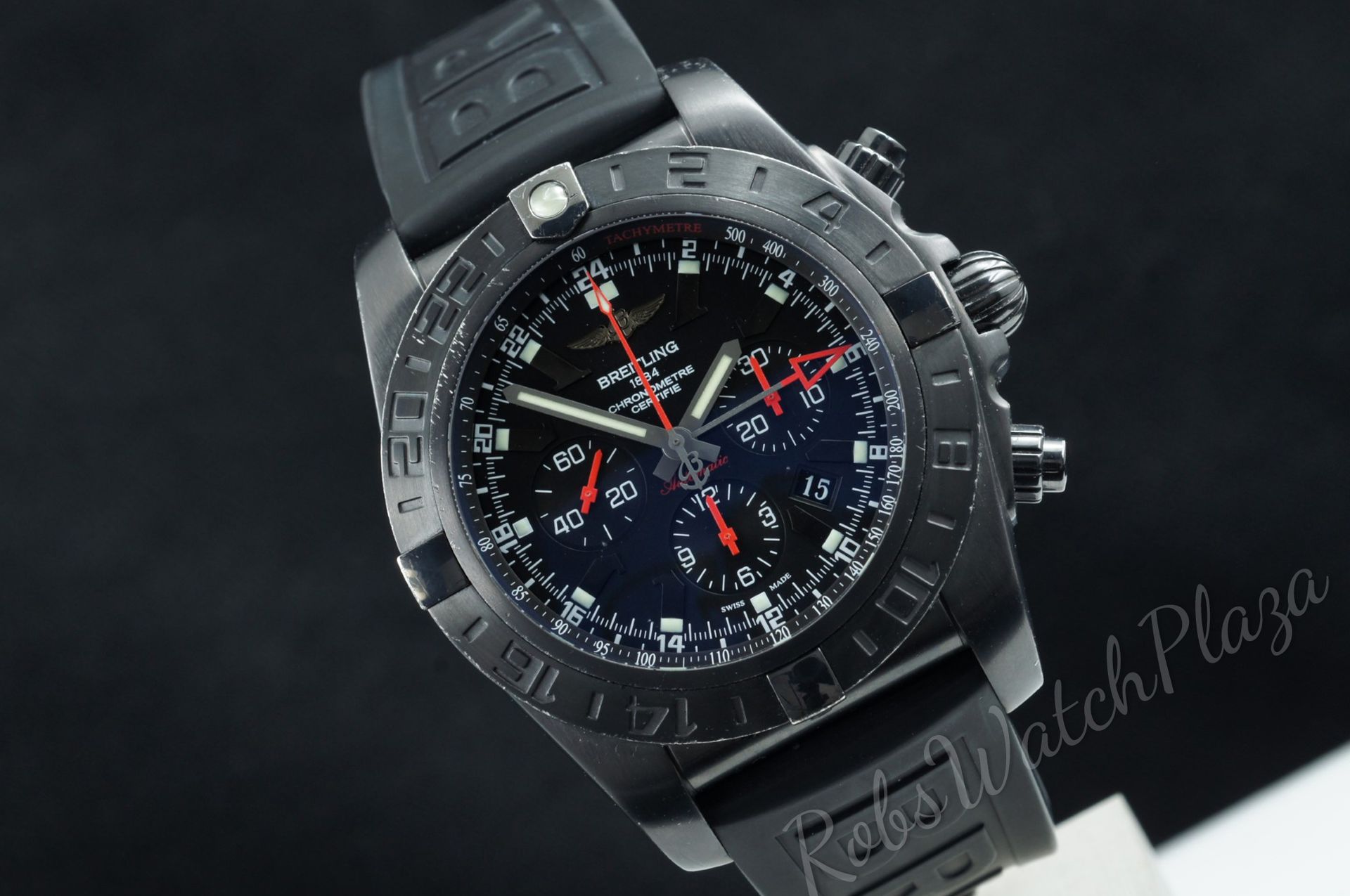 Foto horloge vooraanzicht van een Breitling Chronomat GMT Black Steel L.E. MB041310/BC78