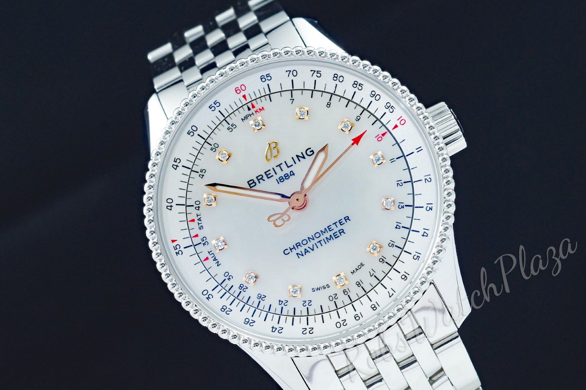 Foto horloge vooraanzicht van een Breitling Navitimer Automatic 35 M.O.P./Diamonds A17395211A1A1
