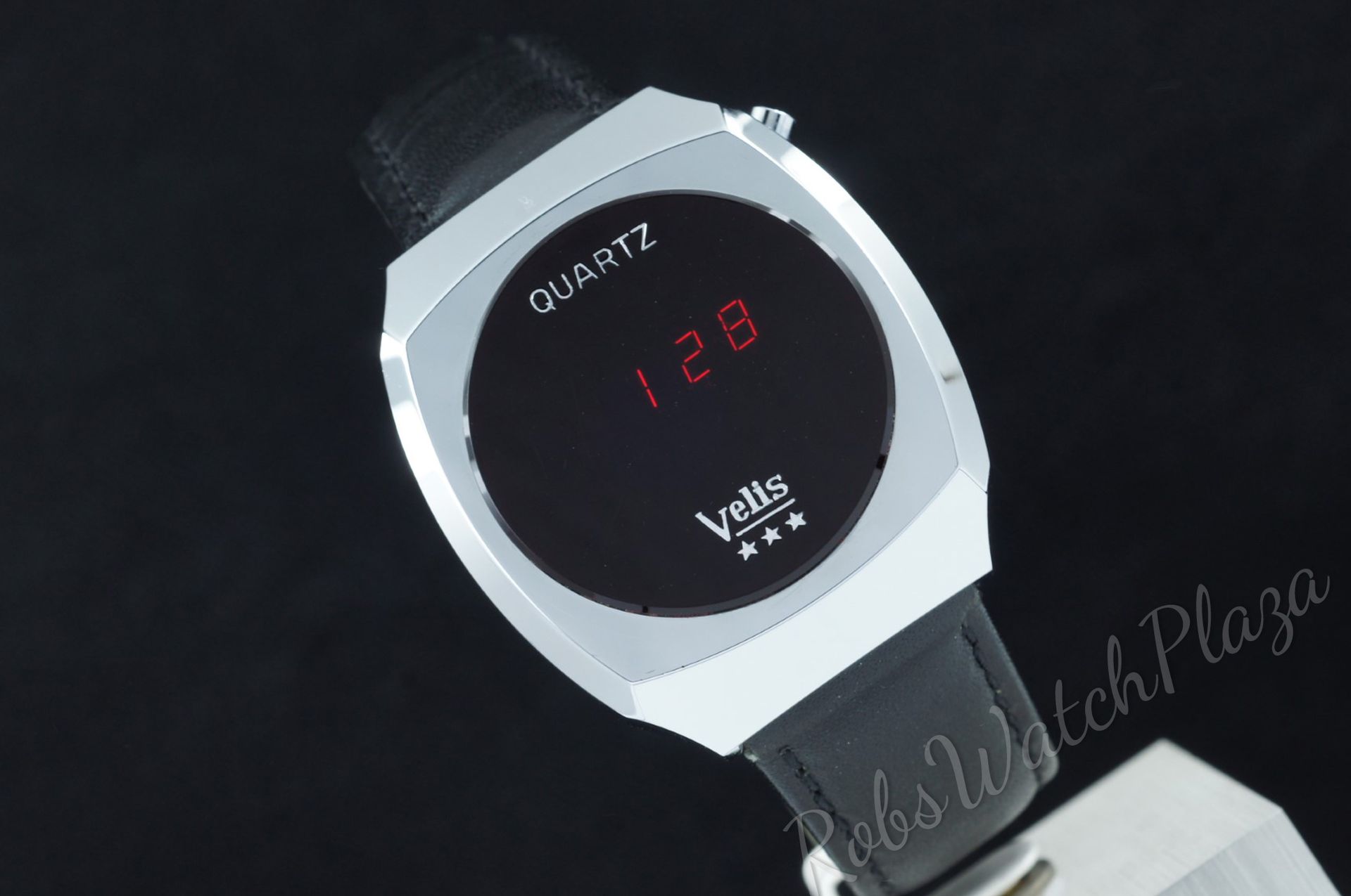 Foto horloge vooraanzicht van een Velis LED digital vintage quartz '70's